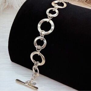 Vintage Classic Silvertone Open Circle Link Bracelet - toggle closure